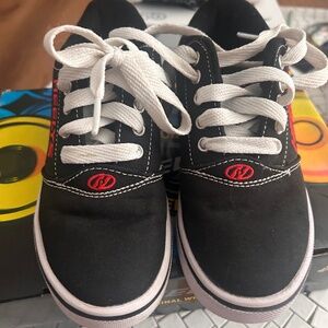 ✨ Brand New Heelys Kids Size 1 – Black/Red – With Box